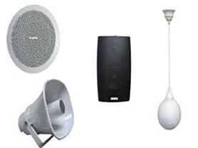 Was sind die Anforderungen an die Lautsprecherkonfiguration in öffentlichen Lautsprechersystemen